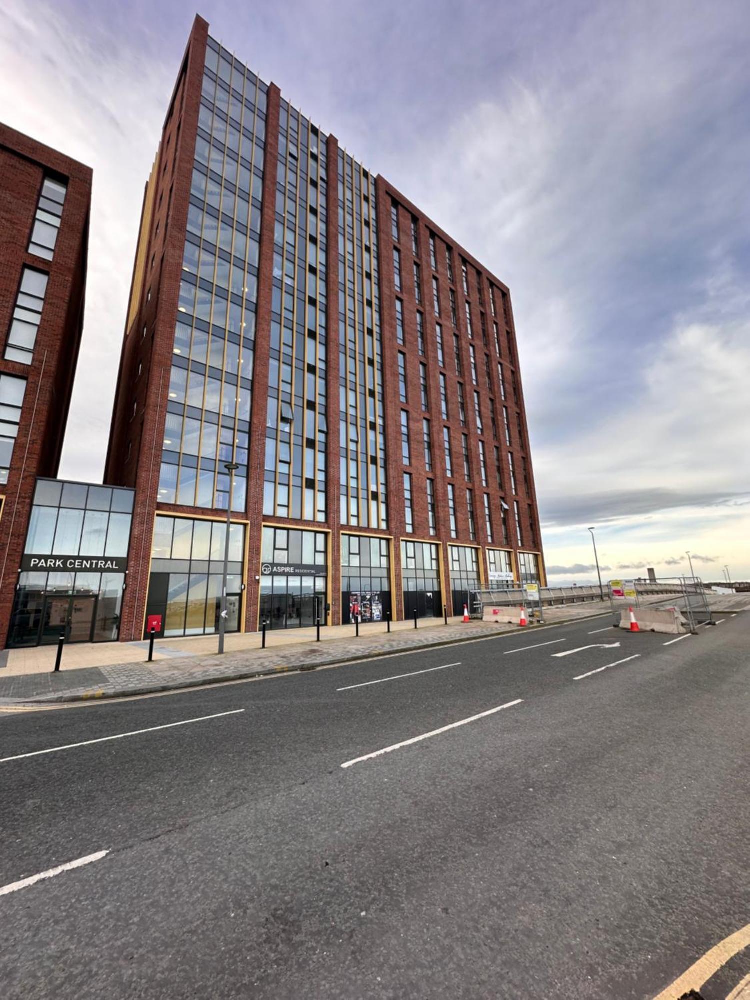 Park Central Liverpool Apartment Bagian luar foto